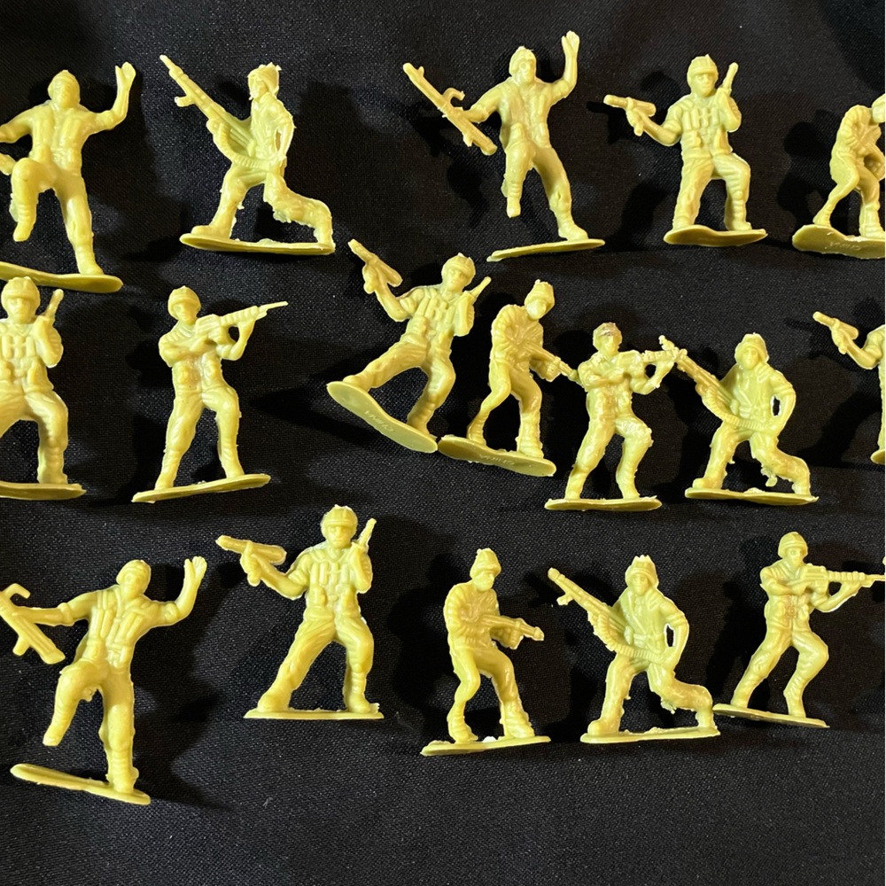 22 Lime Green Toy Soldiers